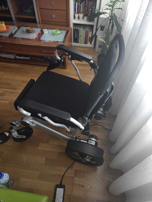 Cadeira de rodas elétrica BASIC LIGHT