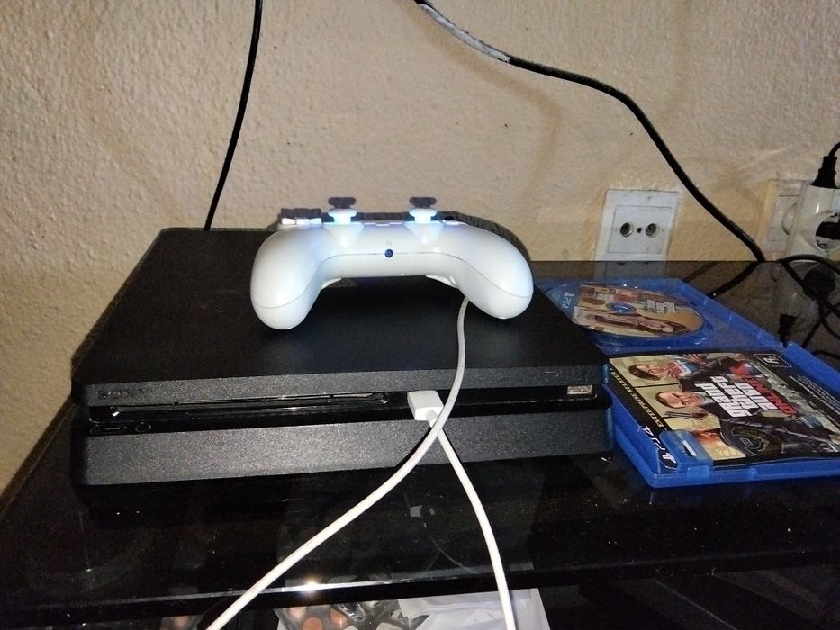 Troco uma PlayStation 4 + 1 comando+ GTA 5 Por uma trotinete elétrica ou uma bicicleta