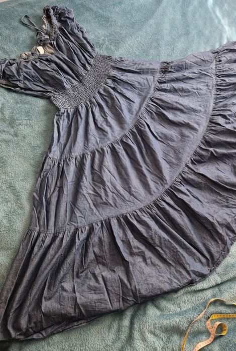 Długa sukienka hiszpanka z falbanami jeansowa