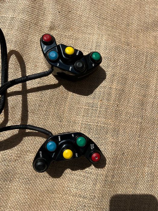 comandos volante pista R1 thumb controls