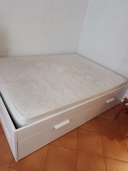 Vendo cama de casal em ótimo estado 1 ano de uso