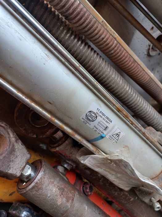 Siłowniki Hydrauliczne i Pneumatyczne - Różne Rozmiary - Sprawne!