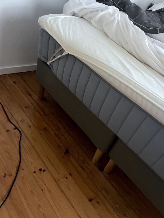 Vendo cama LYNGÖR 180 × 200 cm, em muito bom estado.