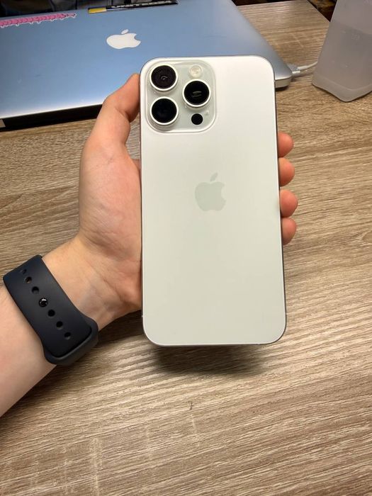 Екран iphone 15 pro max знятий з телефону , кришка , камера