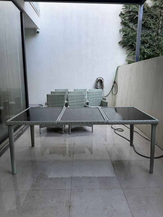Mesa + 8 cadeiras com almofada + capa
