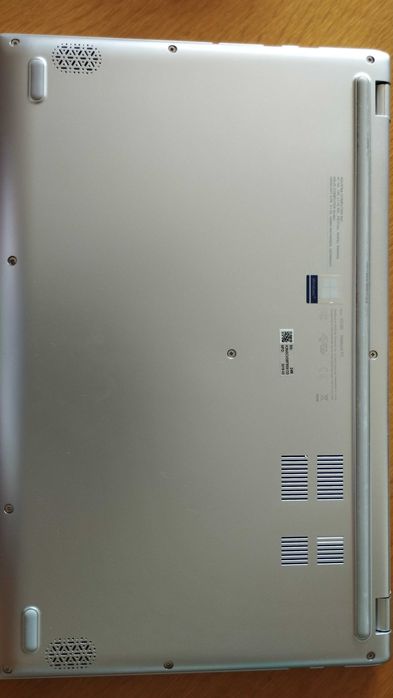 Vendo computador ASUS Vivobook 15, com ecrã rosa