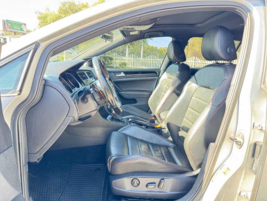 Volkswagen Golf GTI S 4-Door with Performance      2015