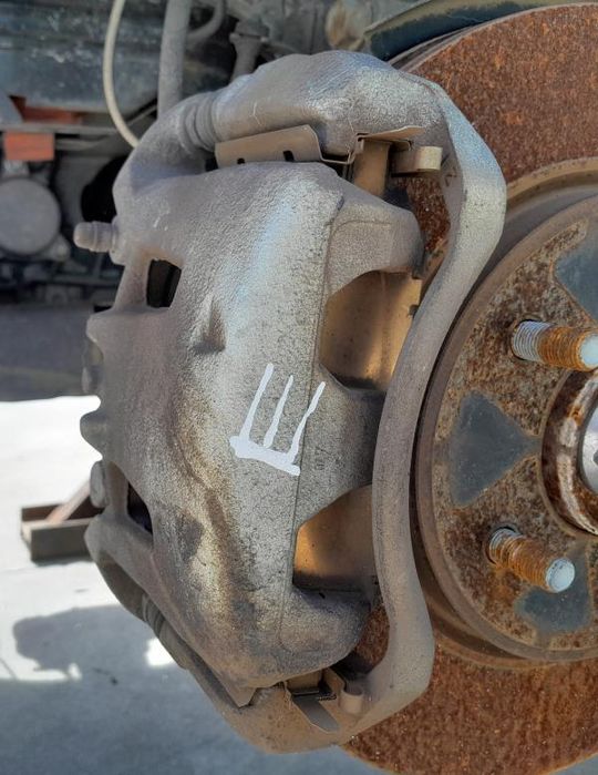 Pinça travão / maxila de travão frente esquerda NISSAN Leaf EV (ZE0)