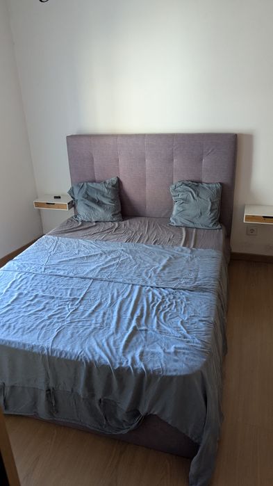 Cama com estrado elevatório
