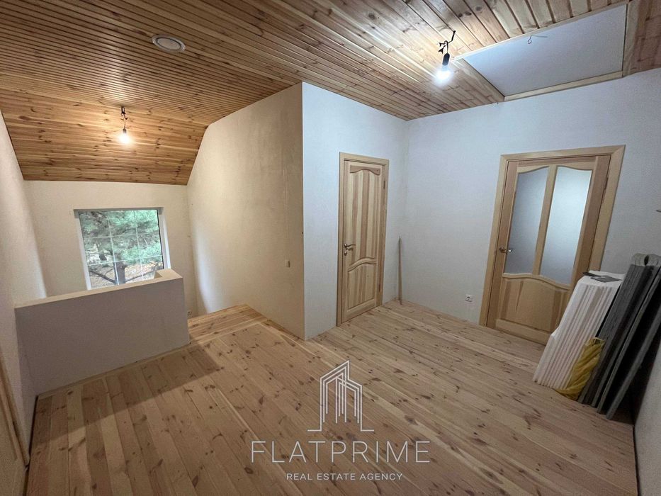 Продам будинок 240м² з майже завершеним ремонтом 20 сотих землі Без комісії