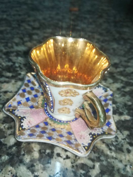 Chávena E pires de café pintado à mão com ouro