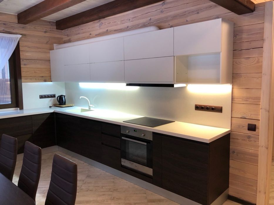 Greenhouse-автономний, в лісі, річка, на 8-10 осіб