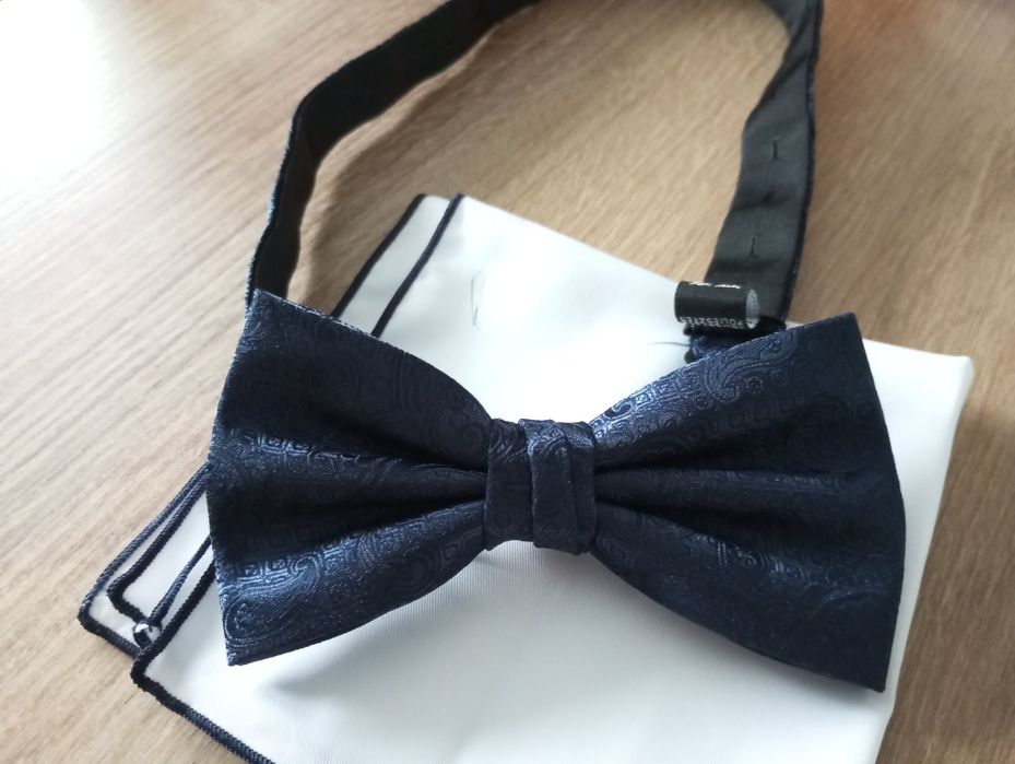 Mucha granatowa chattier