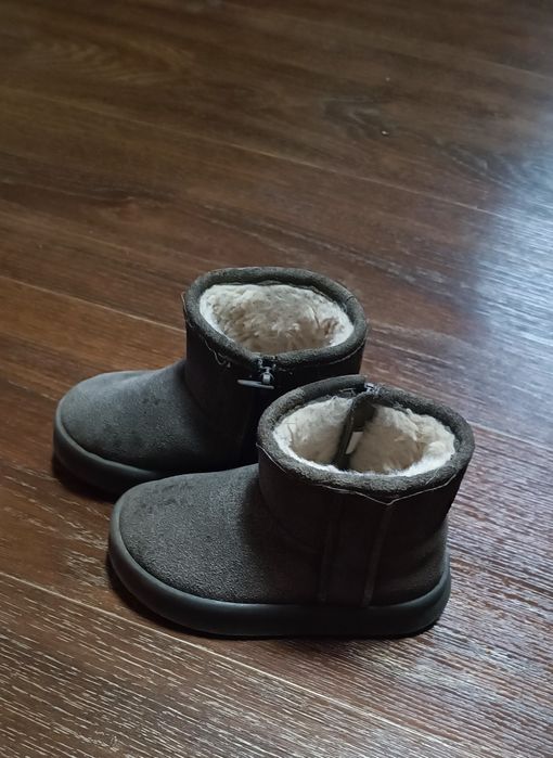 Дитячі уггі сірі зара ,23розмір