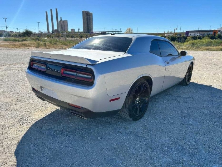 Dodge Challenger SXT      2020