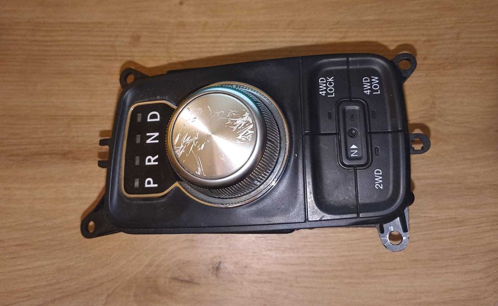 Dodge RAM 1500 DS IV gen. 2013 do 2024 pokrętło zmiany biegów shifter