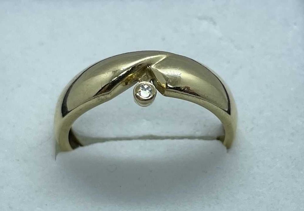 Złoty pierścionek z diamencikiem 2,50g p585 roz.16,5 / złoto /ST