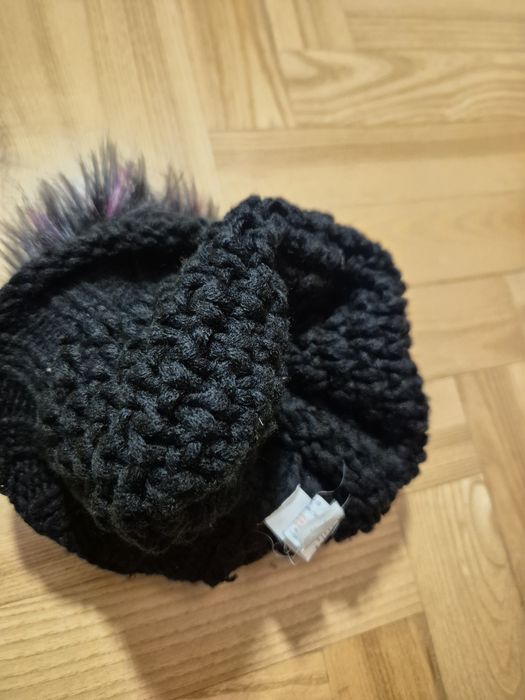 Czarna czapka dla dziecka