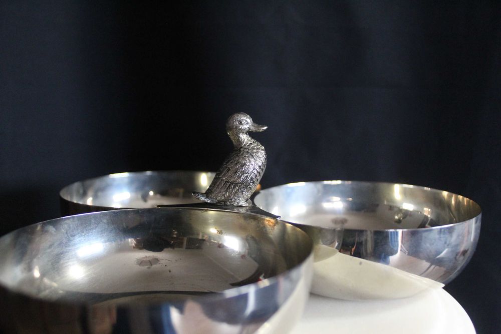 Petisqueira, metal com três compartimentos, vintage da década de 1970