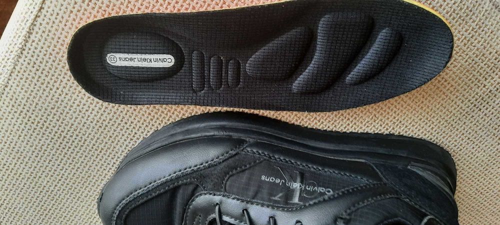 Ténis de menino Calvin Klein  tamanho 33