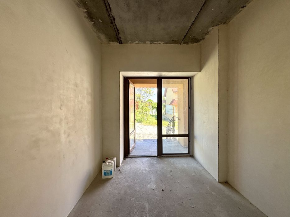 Продажа фасадного коттеджа под коммерческую деятельность в центре