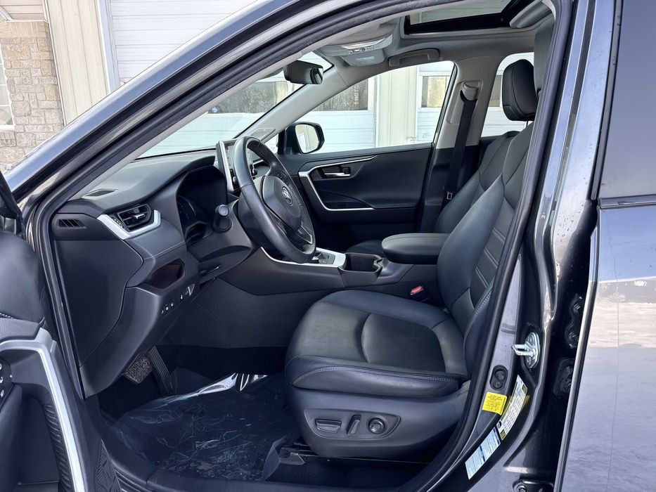 Toyota RAV4 Limited      2022