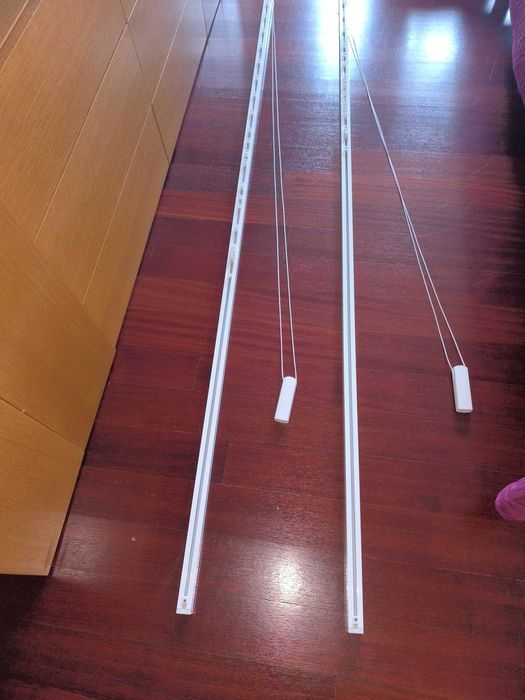 Duas calhas de teto para cortinados de onda (como novas)