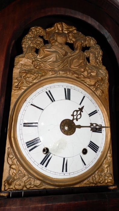 Relógio de pé alto antigo