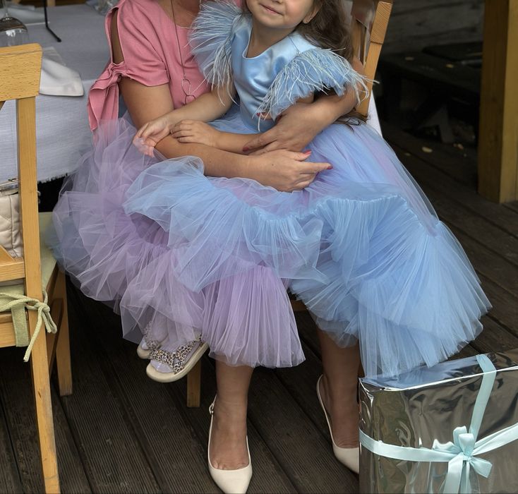 Нарядна пишна сукня 104-110 розмір