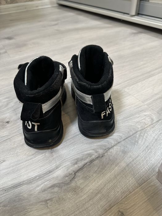 Ботинки для девочки .