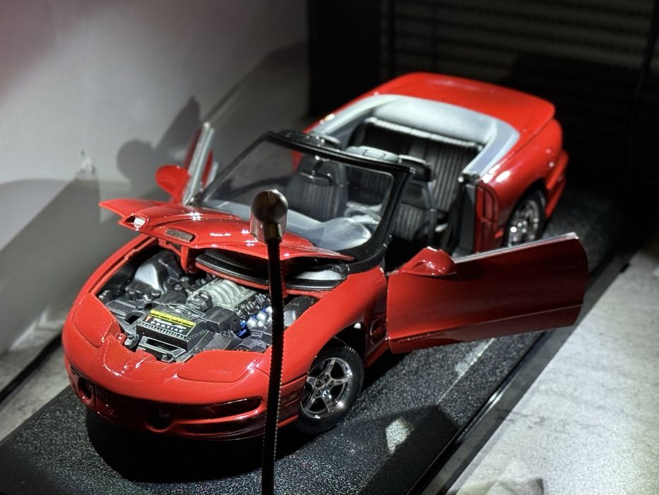 Pontiac TransAm Road Signature 1/18 [RARYTAS]