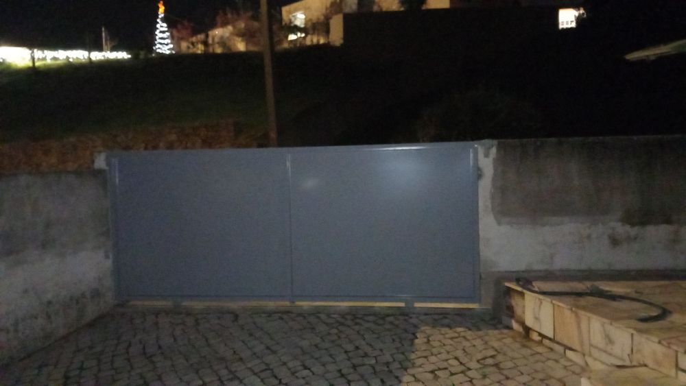 Portões  vedações   gradeamentos    serrelharia