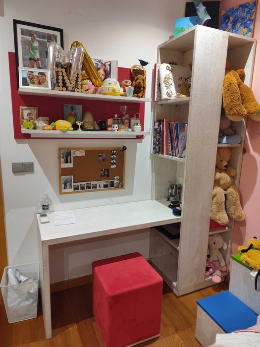 Secretaria com estante e prateleiras