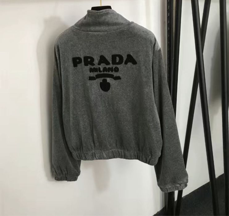 Костюм сірий брендовий