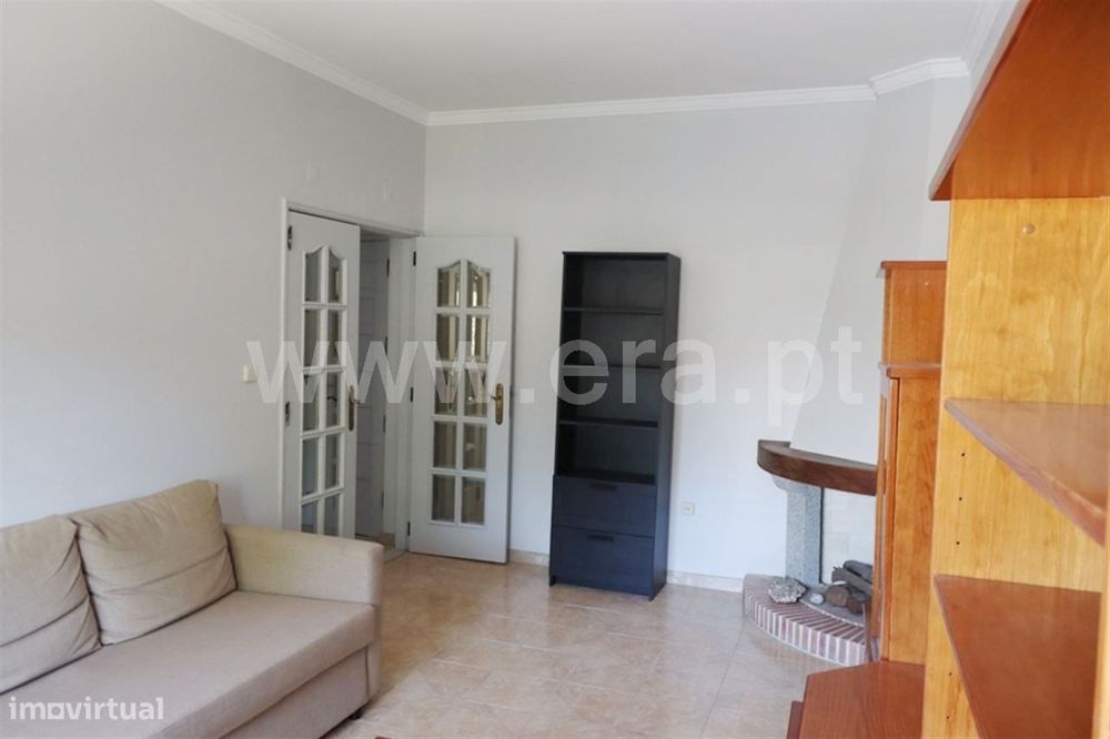 Apartamento T2; Cruz de Pau — Amora, Setúbal