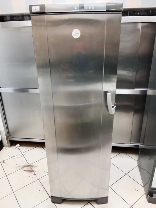 Zamrażarka Electrolux srebrna