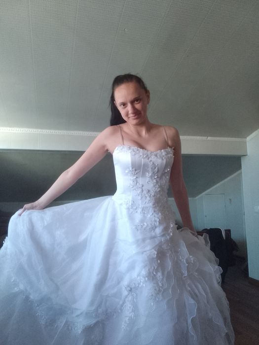 Продам весільну сукню
