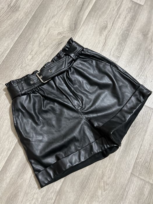 Шорти жіночі утеплені флісом чорні штучна шкіра