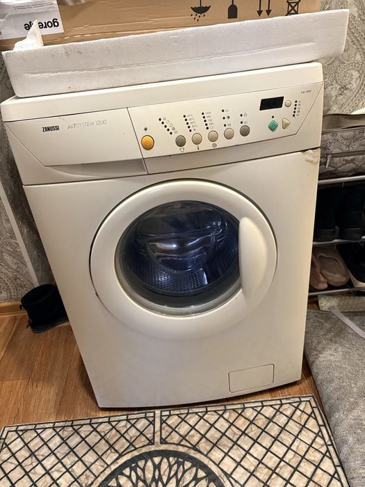 Продам пральну машинку zanussi