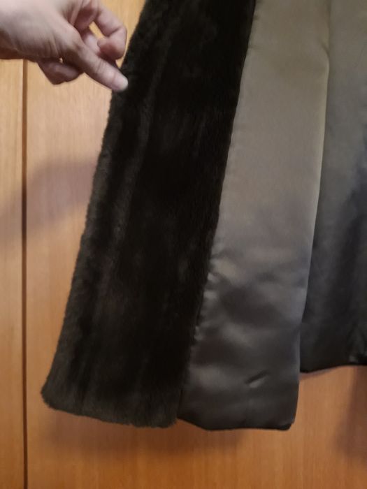 Casaco de Inverno da Cortefiel com gola e punhos de pelúcia (M)