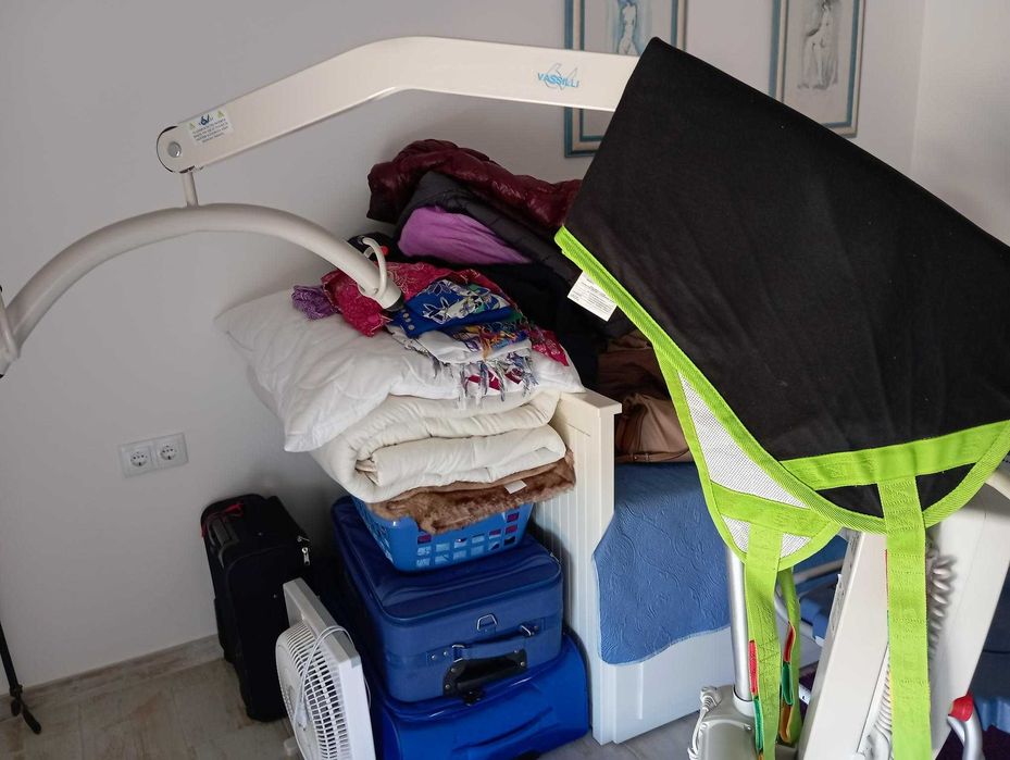 Grua elétrica com arnês para acamados, 6 meses de utilização