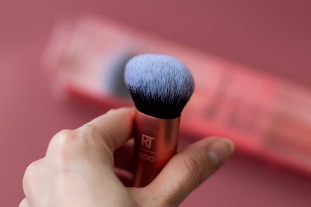 Пензель для макіяжу Real Techniques, для тональної основи (200)
