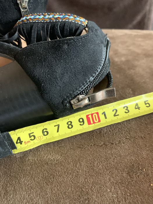 Sandałki na słupku