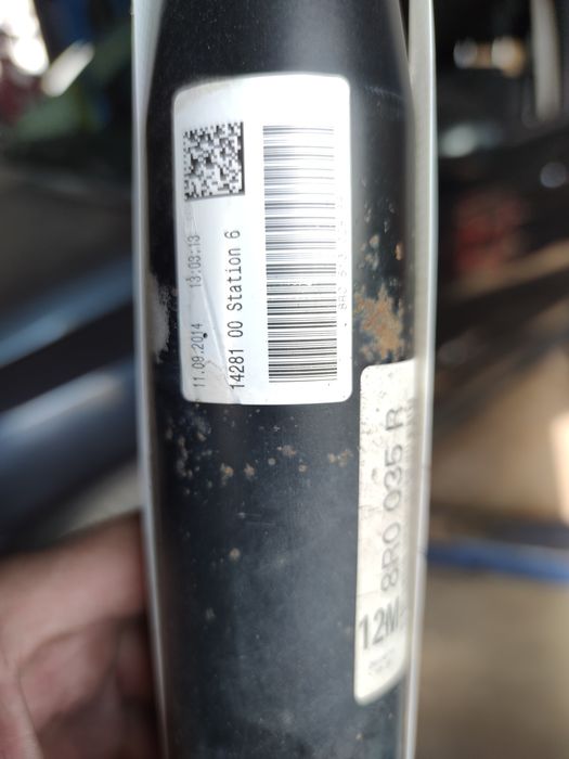 Задній амортизатори Audi Q5 2015 років.