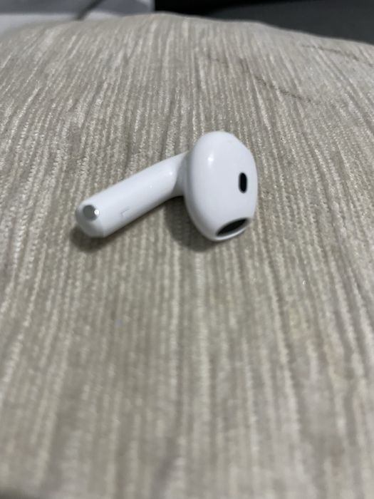 Продам навушник один airpods 4 лівий