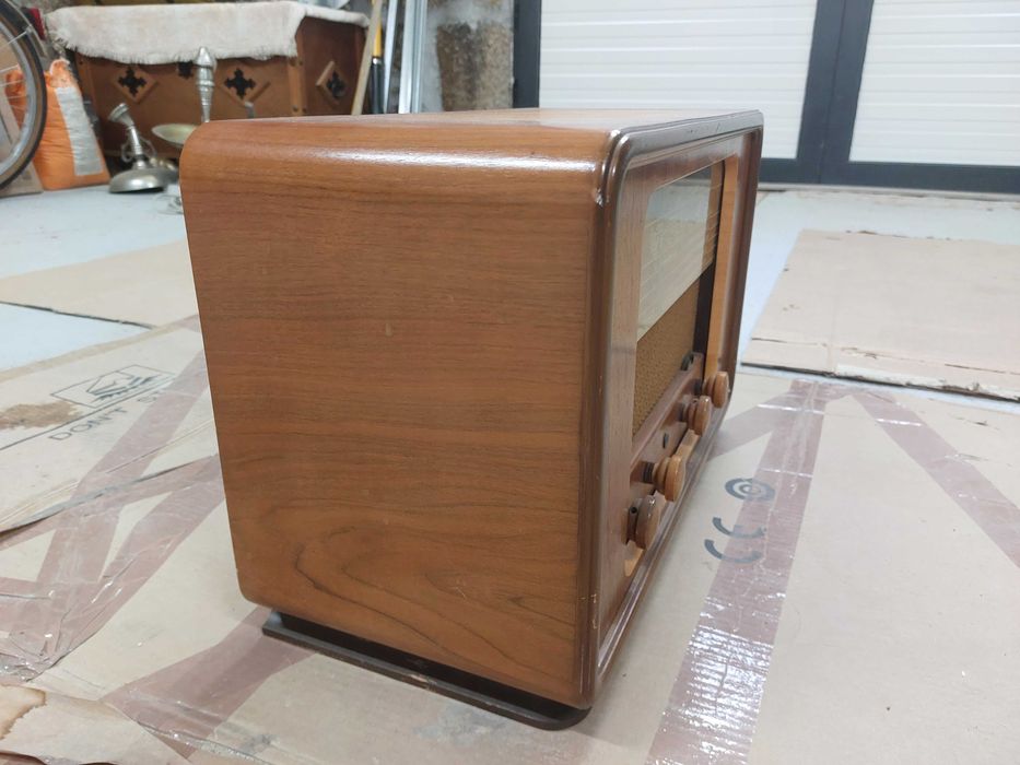 Radio Suíço antigo "Jura"