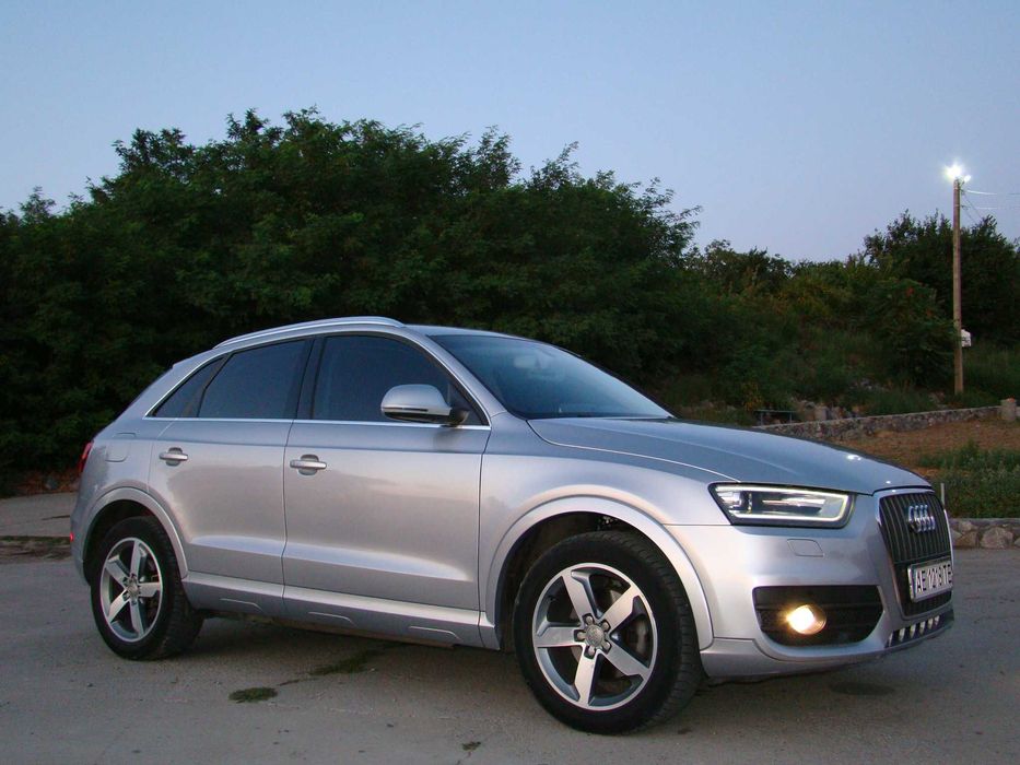 Продам  AUDI  Q3