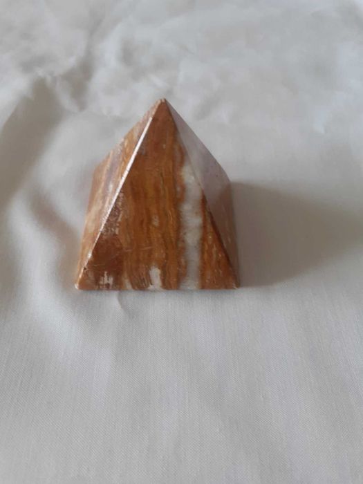 Piramida z onyksu
