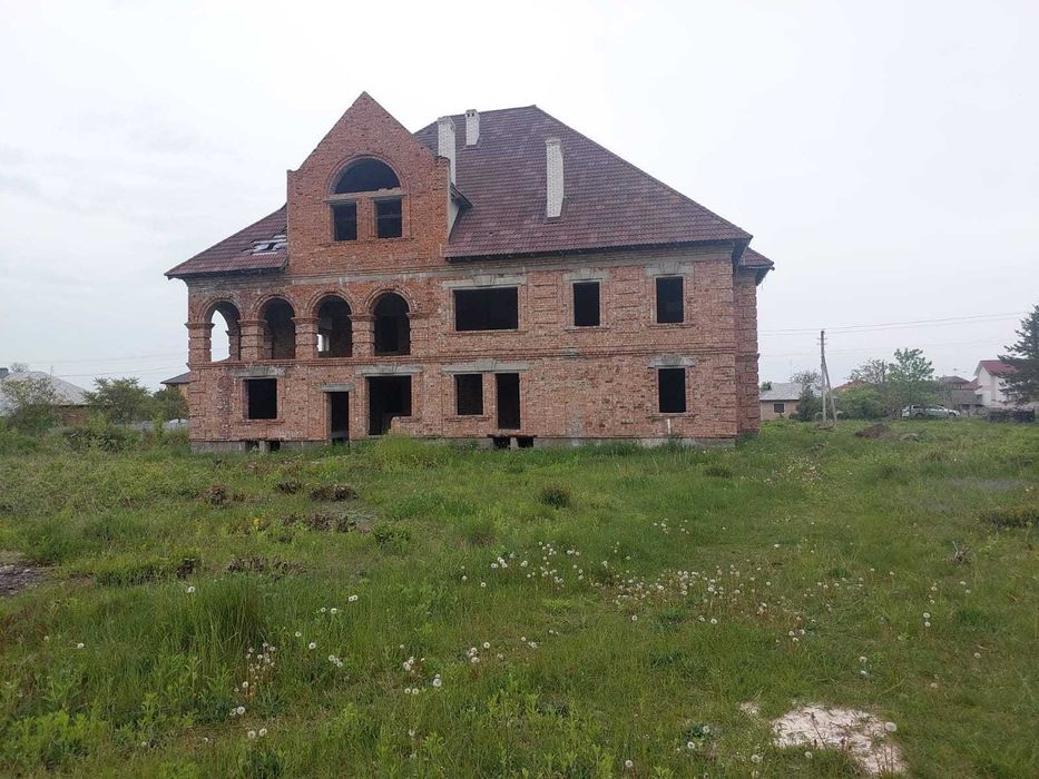 Продаж будинку в Богородчанах з великою ділянкою та 2-ма ставками.