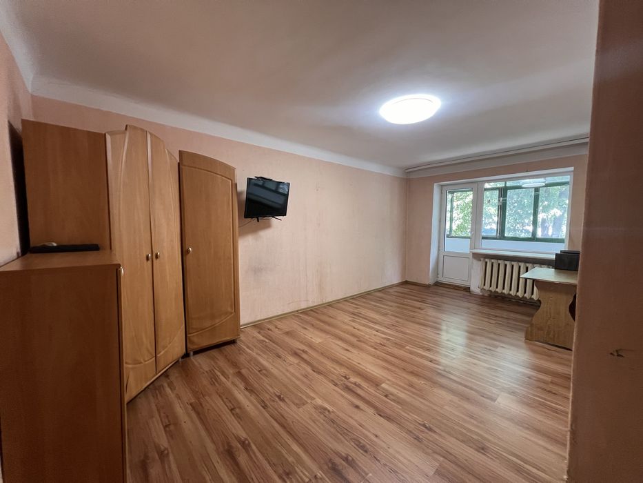 ТРИКІМНАТНА КВАРТИРА, вулиця Степана Бандери